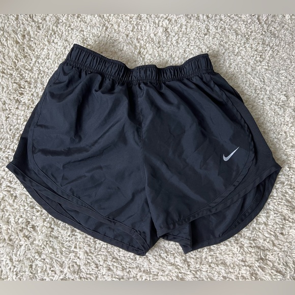 Girls XS Black Nike Shorts - Picture 1 of 4